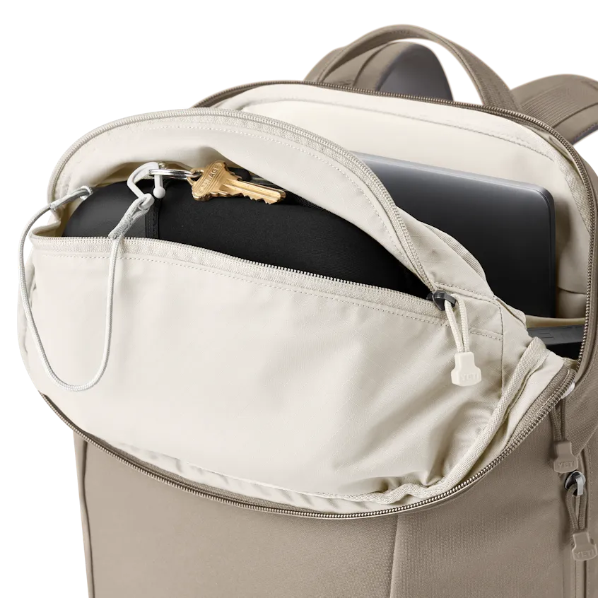 Crossroads 22L Backpack - Cape Dark Taupe