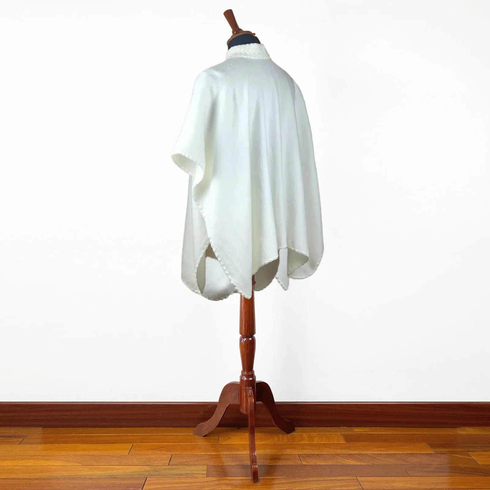 Indanza - Lightweight Baby Alpaca Cape Poncho - White - Unisex