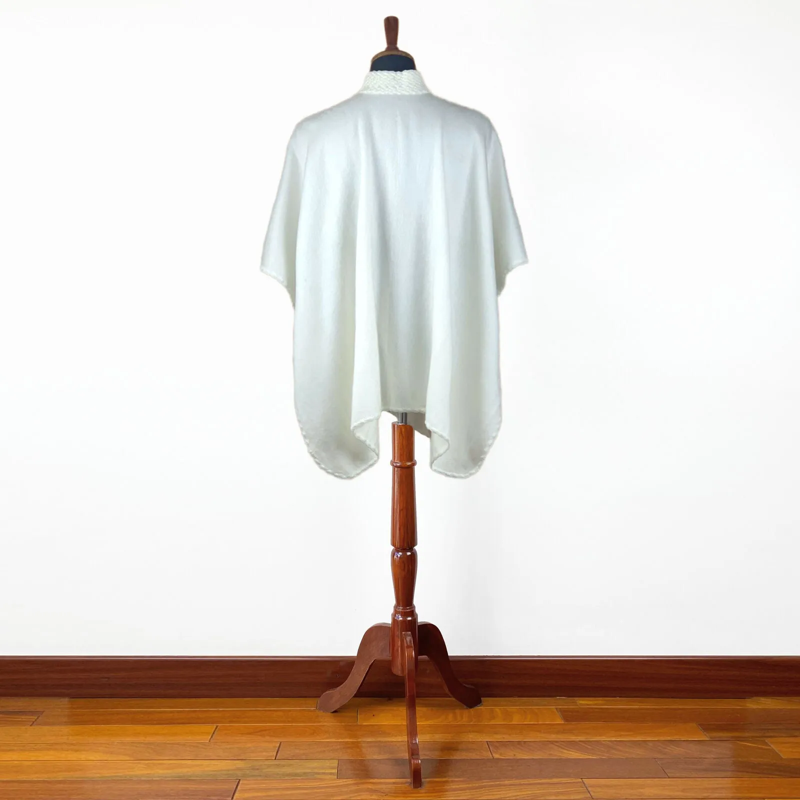 Indanza - Lightweight Baby Alpaca Cape Poncho - White - Unisex