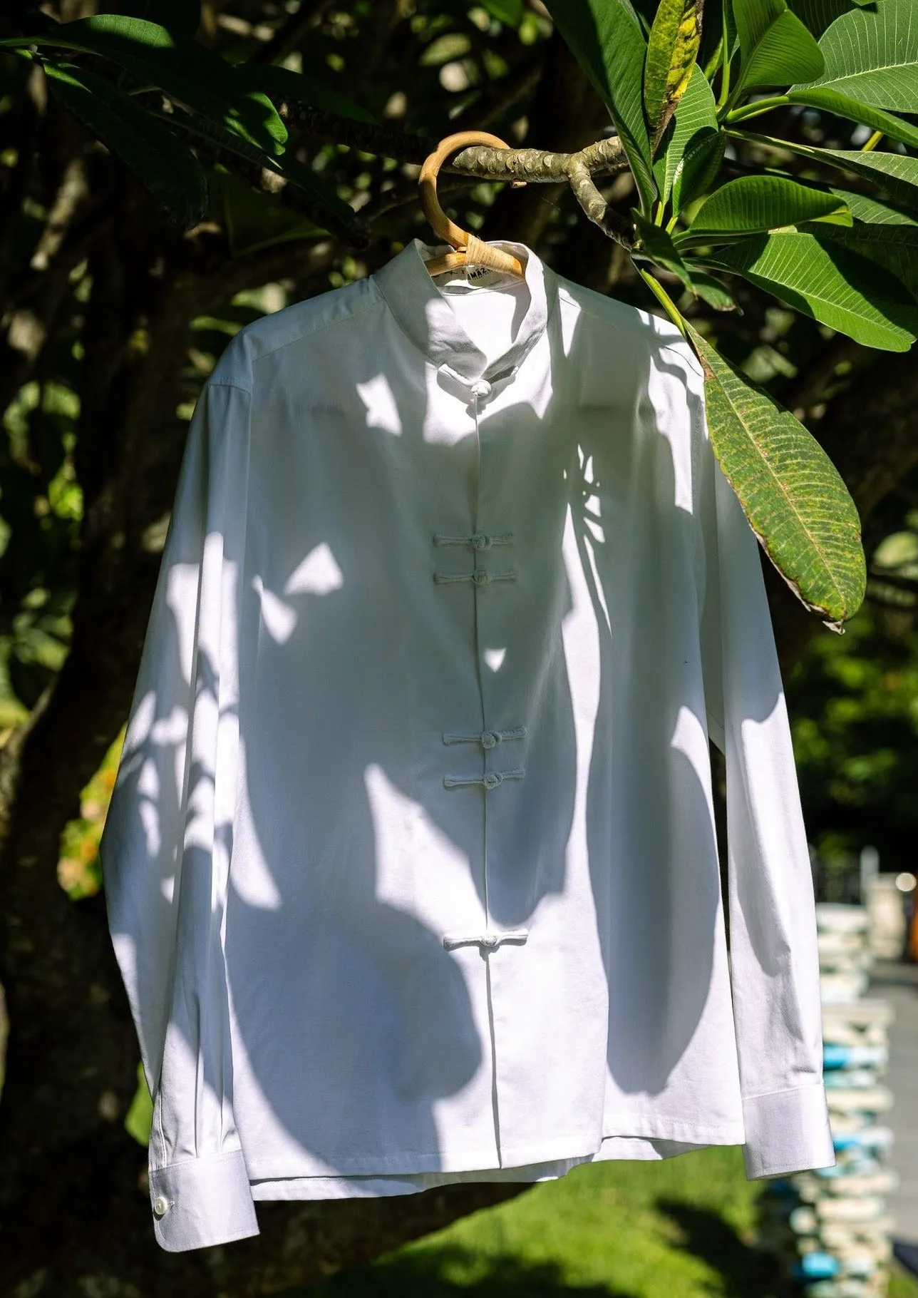 Qipology X Mazu Resortwear Cotton Linen Tang Shirt (White)