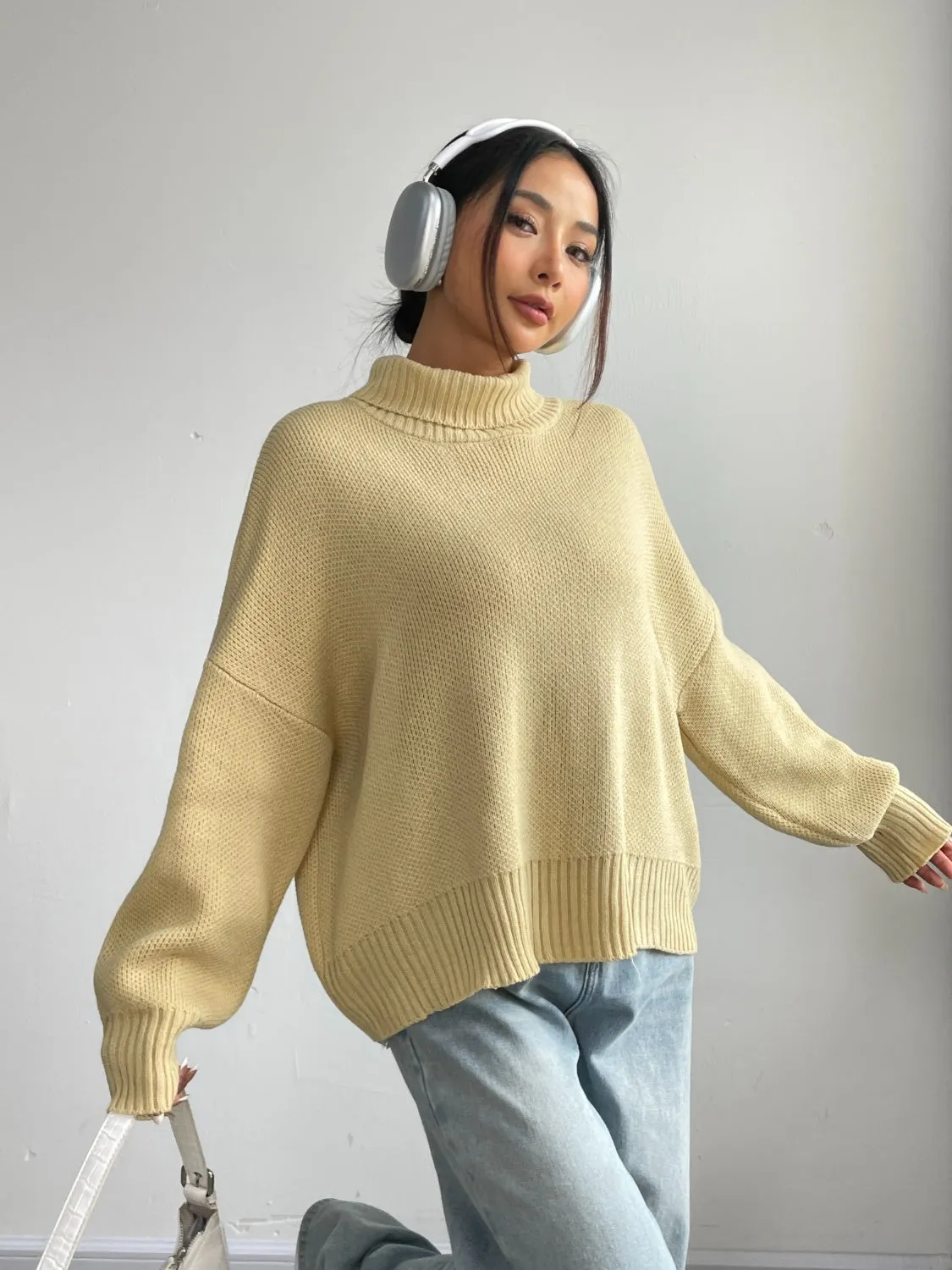 Turtleneck Dropped Shoulder Sweater – Oversized Cozy Knit for Effortless Fall & Winter Style