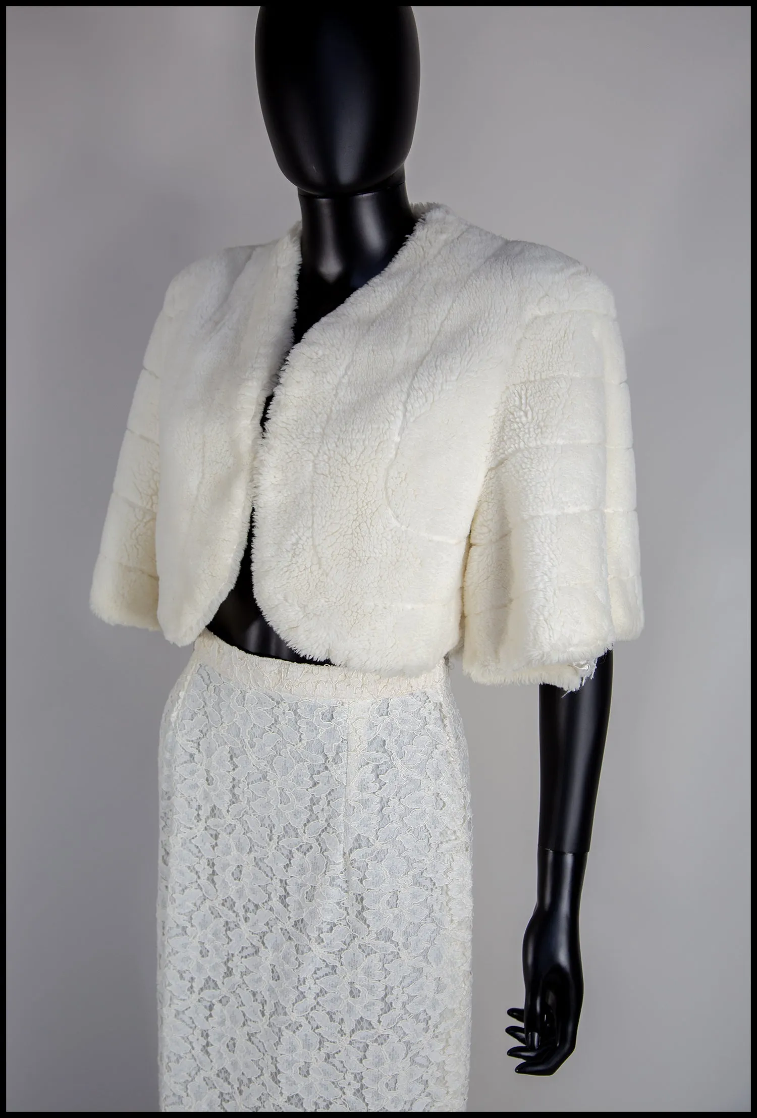 Vintage 1940s Ivory Faux Fur Capelet