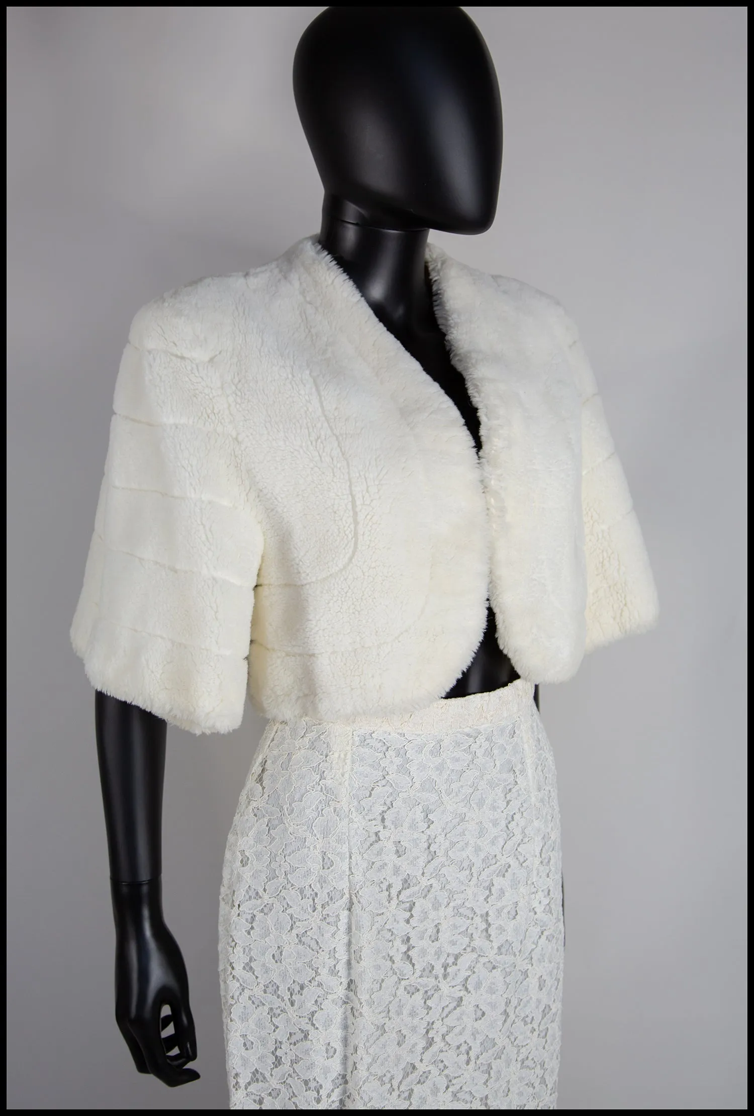 Vintage 1940s Ivory Faux Fur Capelet