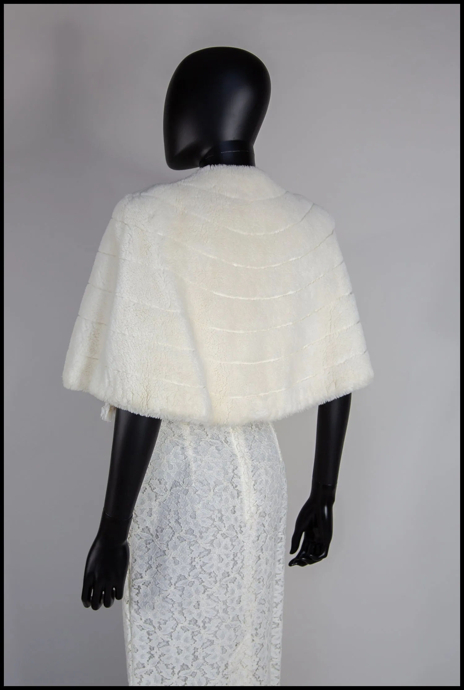 Vintage 1940s Ivory Faux Fur Capelet